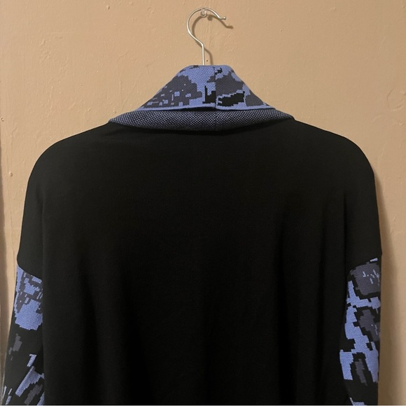 🏷️ totw • black & blue long sleeve sleeve turtleneck with aztec abstract print - Picture 12 of 16
